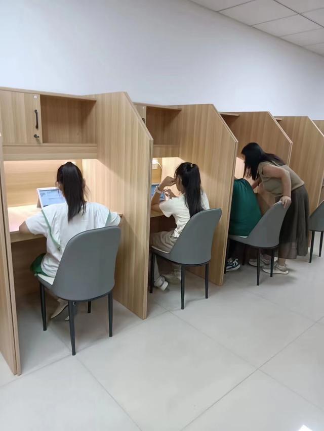 上海市松江区九里工坊大华AI自习室
